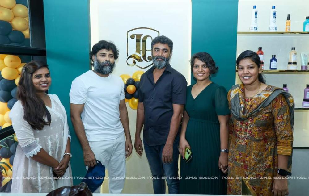 family-saloon-open-celebration-atta-kathi-dinesh